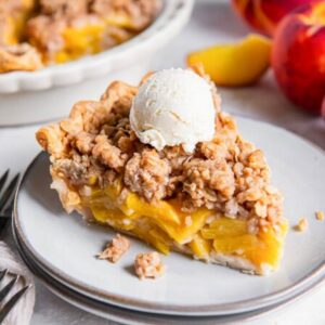 Brown Sugar Peach Crumble Pie